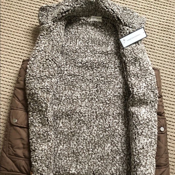 Goodnight Macaroon ‘Iram’ Reversible Fleece Vest - Picture 3 of 3